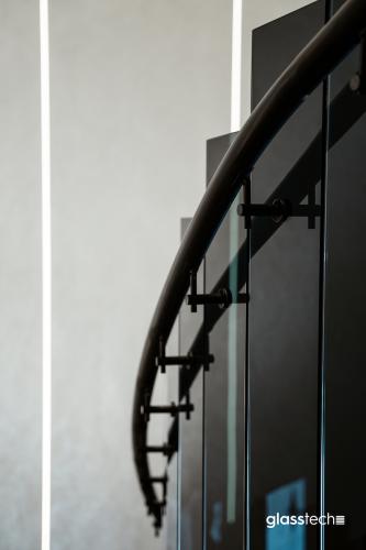 radiuslu məhəccər qolu